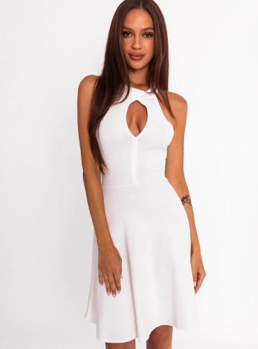 Avisa- rozkloszowana sukienka z dekoltem typu halter z ozdobnym wycięciem- ecru