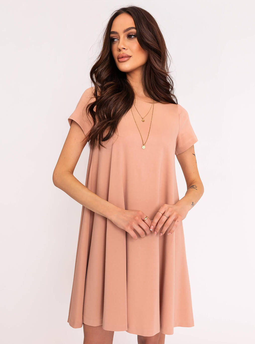 Crystal- dzianinowa sukienka o luźnym kroju z krótkim rękawem- camel  5
