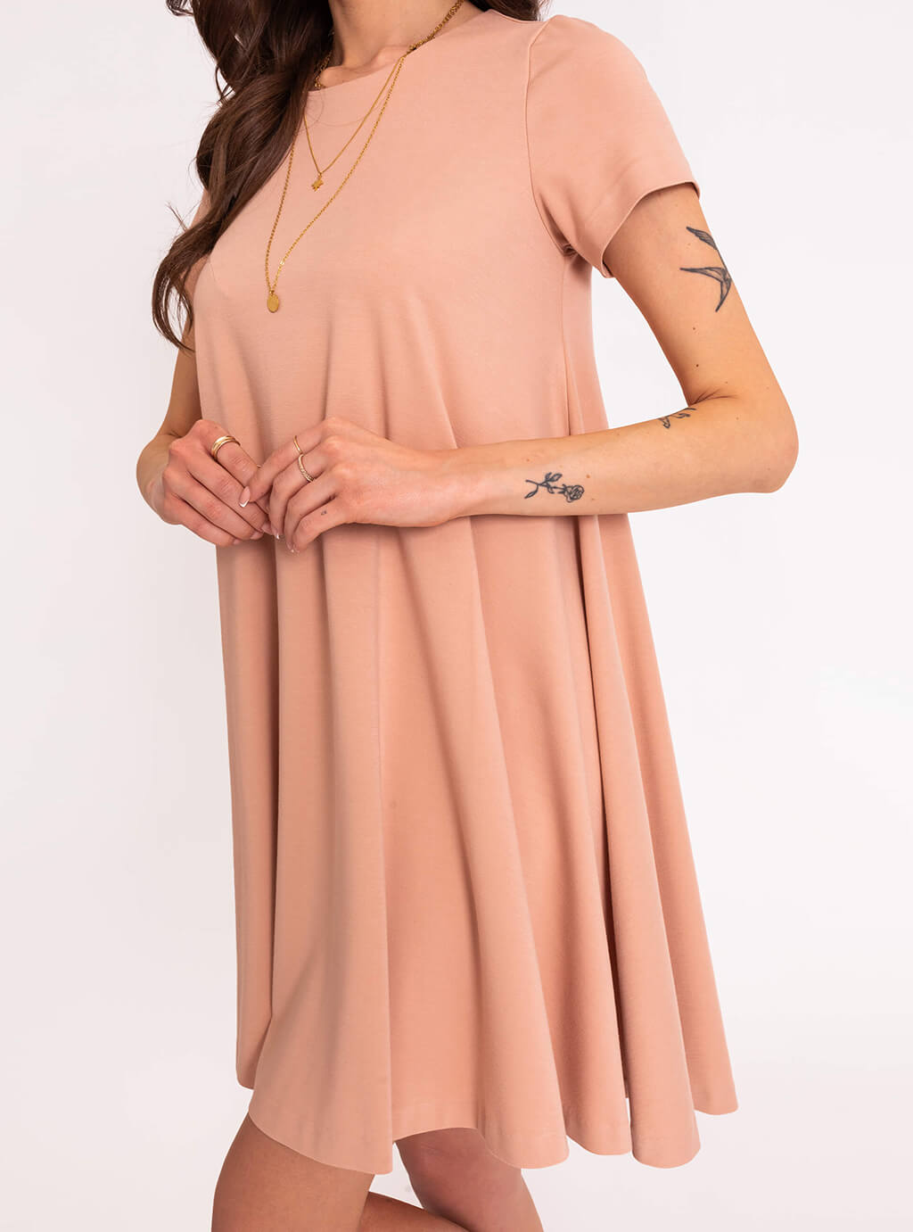 Crystal- dzianinowa sukienka o luźnym kroju z krótkim rękawem- camel  8
