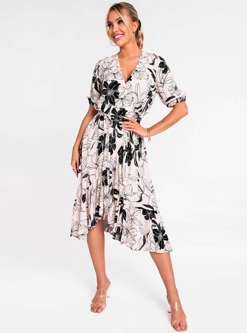 Alix - rozkloszowana, kopertowa sukienka midi - off white we wzory 13