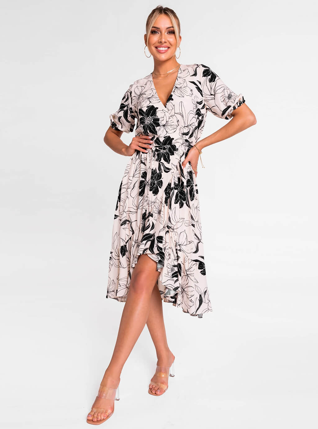 Alix - rozkloszowana, kopertowa sukienka midi - off white we wzory 14