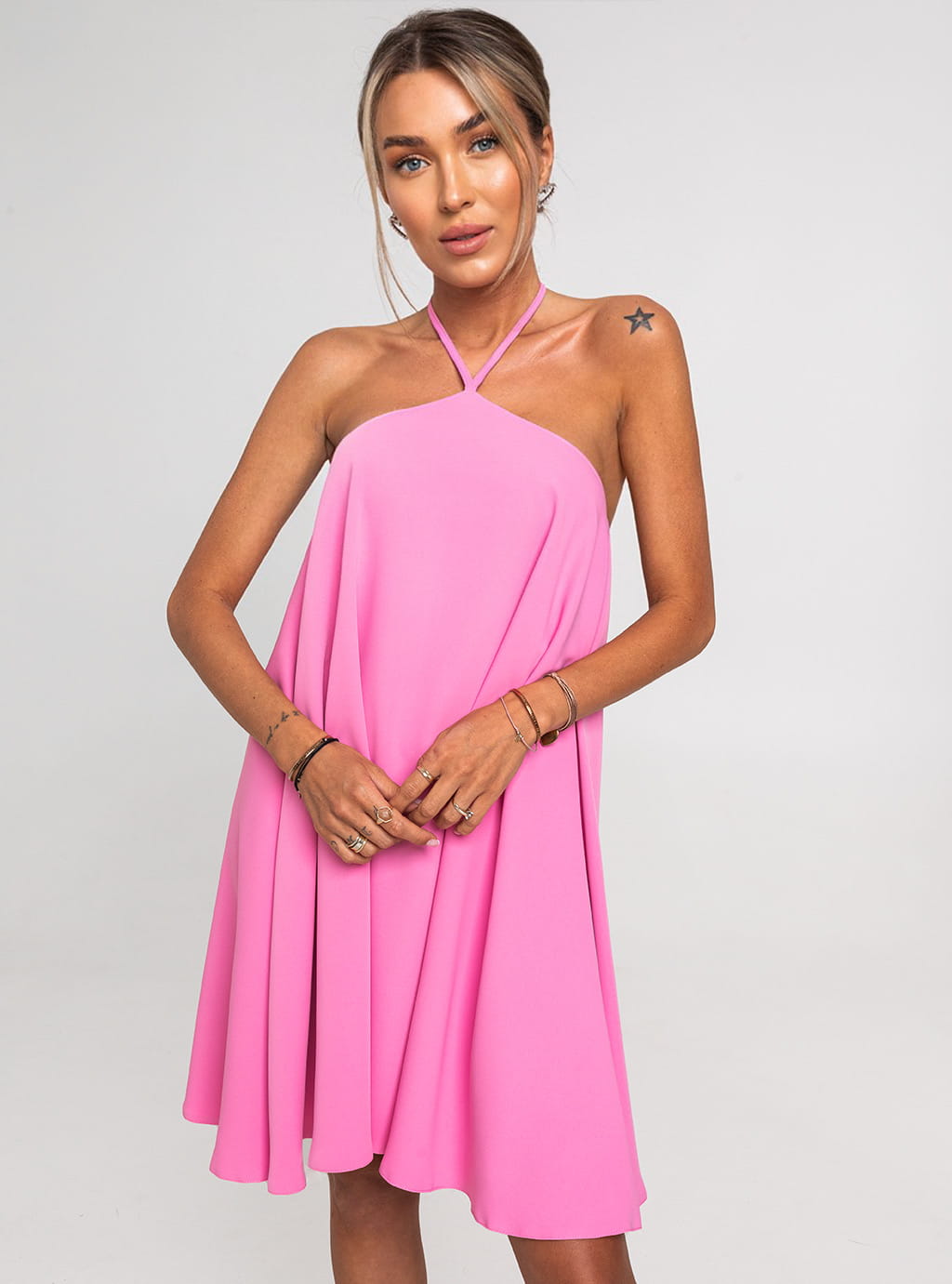 Ariela -  elegancka sukienka trapezowa z wiązaniem na szyi - róż 9