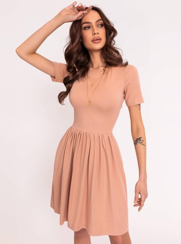 Sella - rozkloszowana sukienka z szlachetnej dzianiny punto z krótkim rękawem - camel