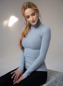 Dolly -  dopasowany golf z dzianiny prążkowej - szary