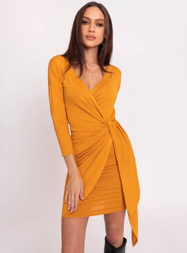 Laure - Kopertowa sukienka z wysokiej jakości wiskozy z długim rękawem i wiązaniem -  musztardowa