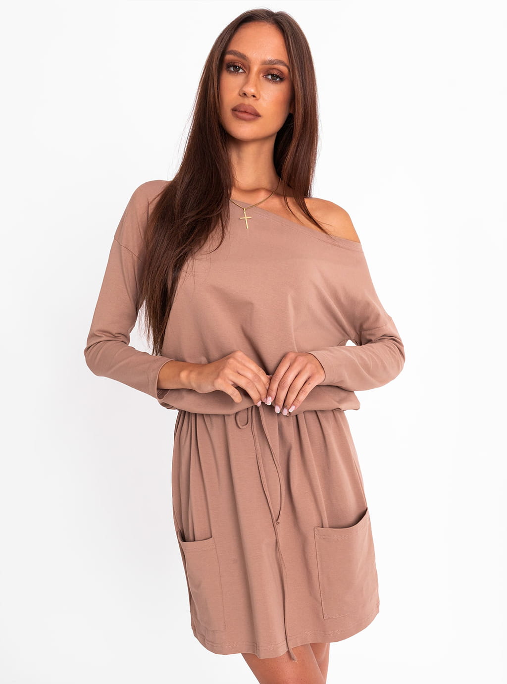 Megi - dresowa sukienka z długim rękawem, luźny oversize’owy krój  - camel 7
