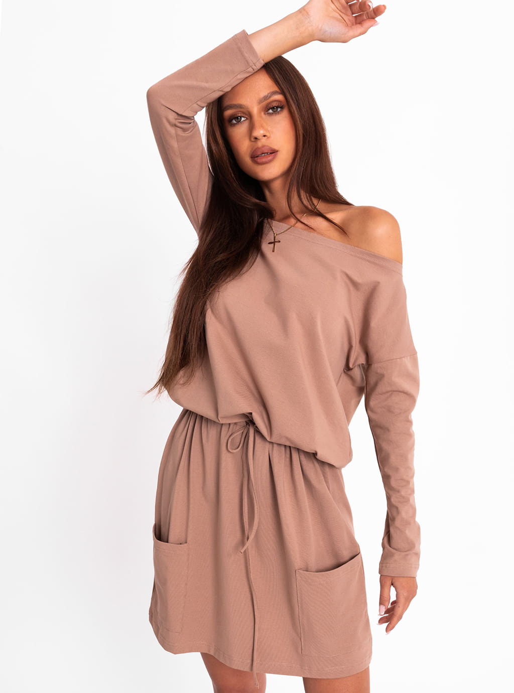 Megi - dresowa sukienka z długim rękawem, luźny oversize’owy krój  - camel 9