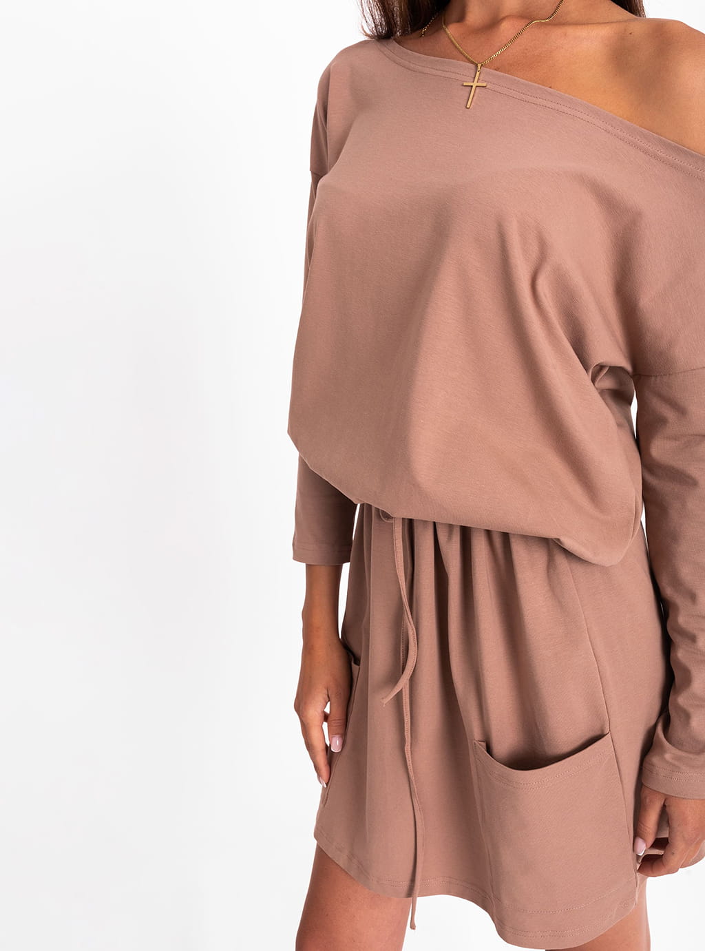 Megi - dresowa sukienka z długim rękawem, luźny oversize’owy krój  - camel 11