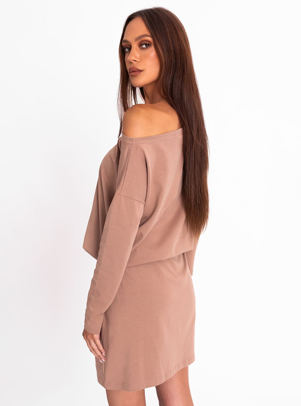 Megi - dresowa sukienka z długim rękawem, luźny oversize’owy krój  - camel 13