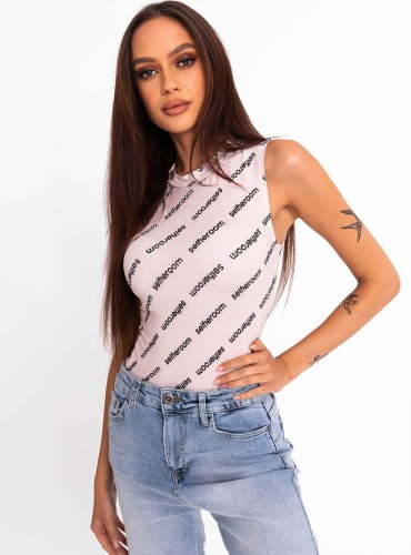 Rosei - dopasowana bluzka z bardzo elastycznego materiału, ozdobiona białym nadrukiem SELFIEROOM -  beżowo-czarna