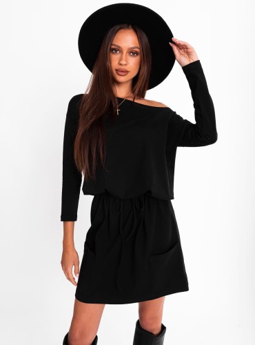 Megi - dresowa sukienka z długim rękawem, luźny oversize’owy krój - czarna