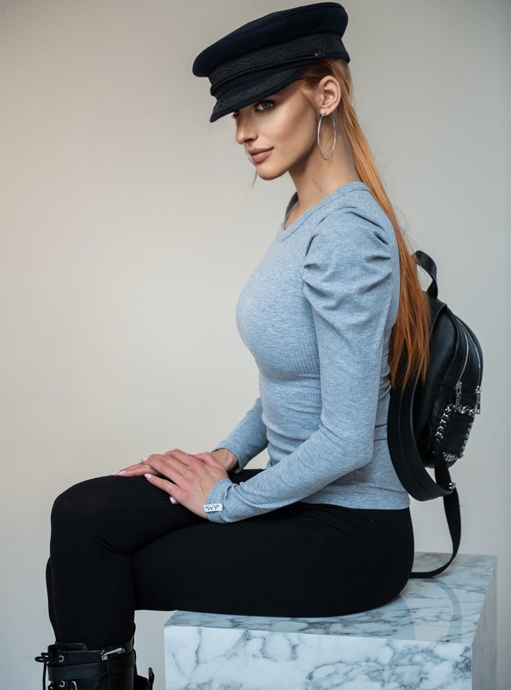 Buff - dopasowana bluzka z prążkowej dzianiny z długim rękawem - Szara 2