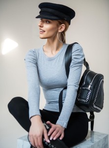 Buff - dopasowana bluzka z prążkowej dzianiny z długim rękawem - Szara