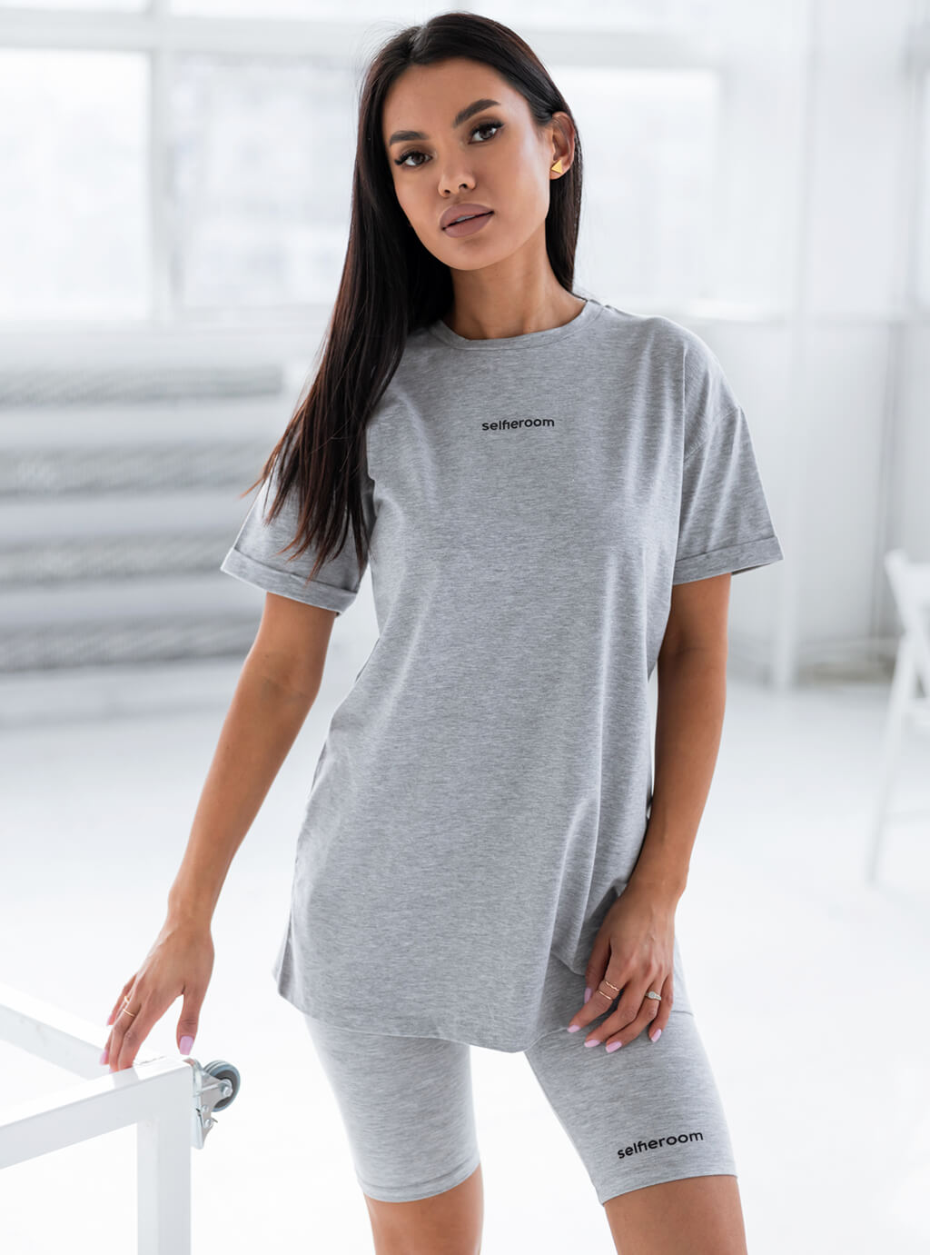 Laude- oversize’owy t-shirt z nadrukiem- szary 9