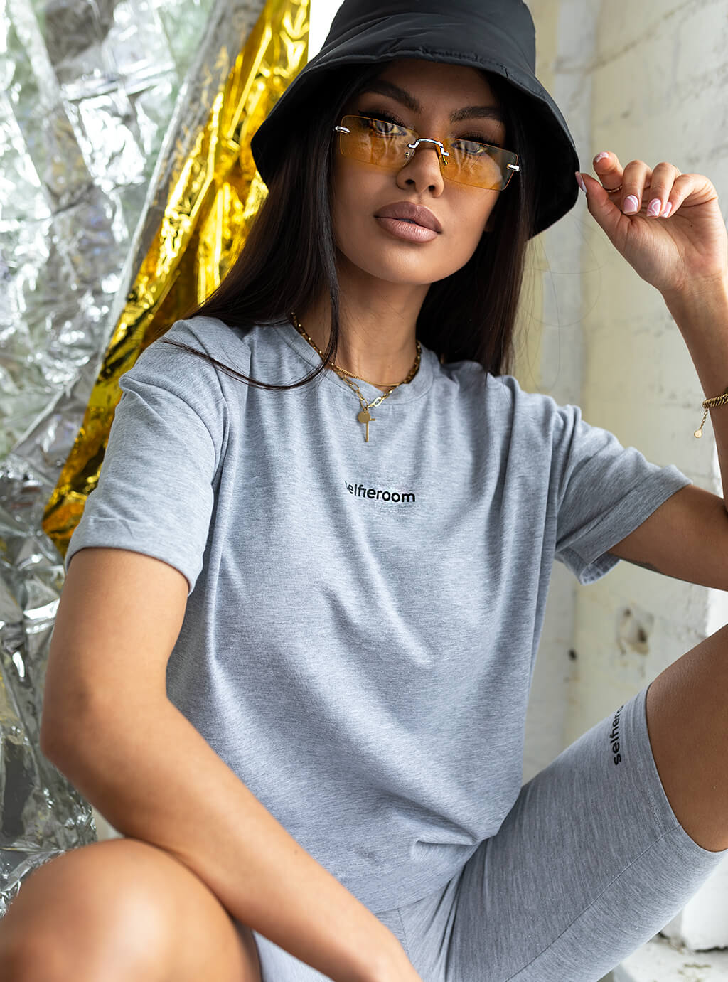 Laude- oversize’owy t-shirt z nadrukiem- szary 2