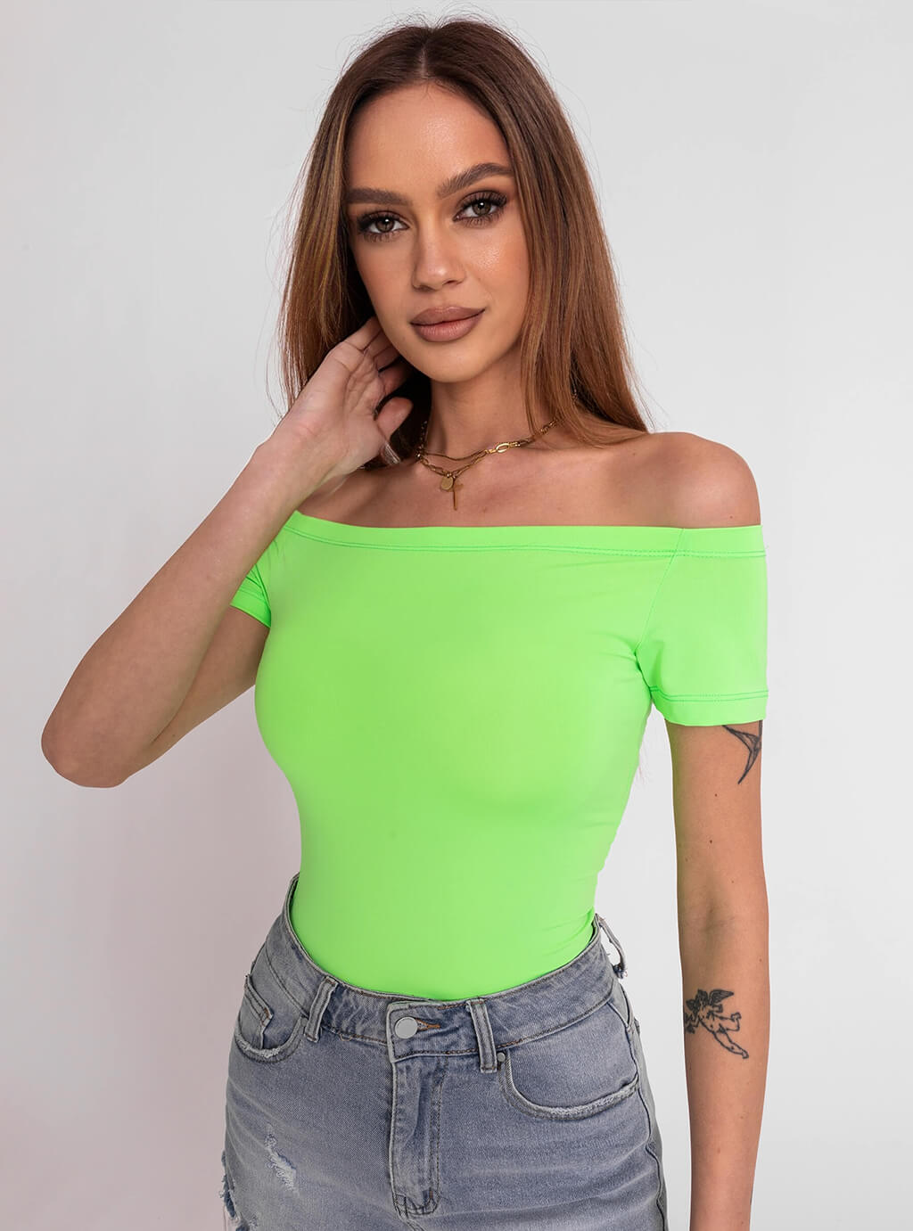 Leena- dopasowana bluzka z lycry z dekoltem typu hiszpanka- neon green 3