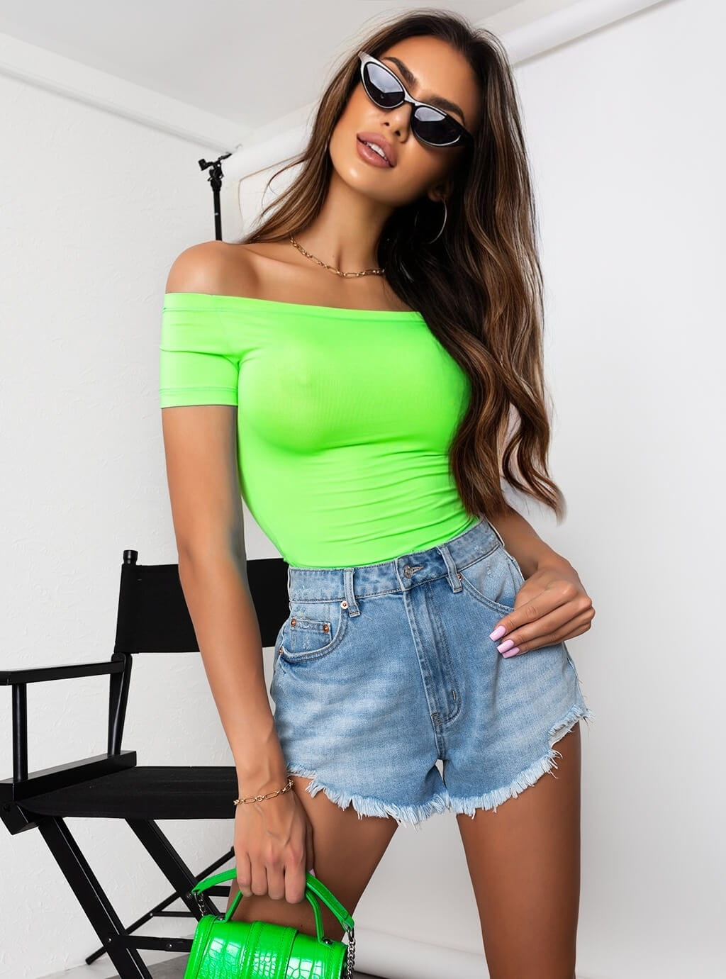Leena- dopasowana bluzka z lycry z dekoltem typu hiszpanka- neon green 8