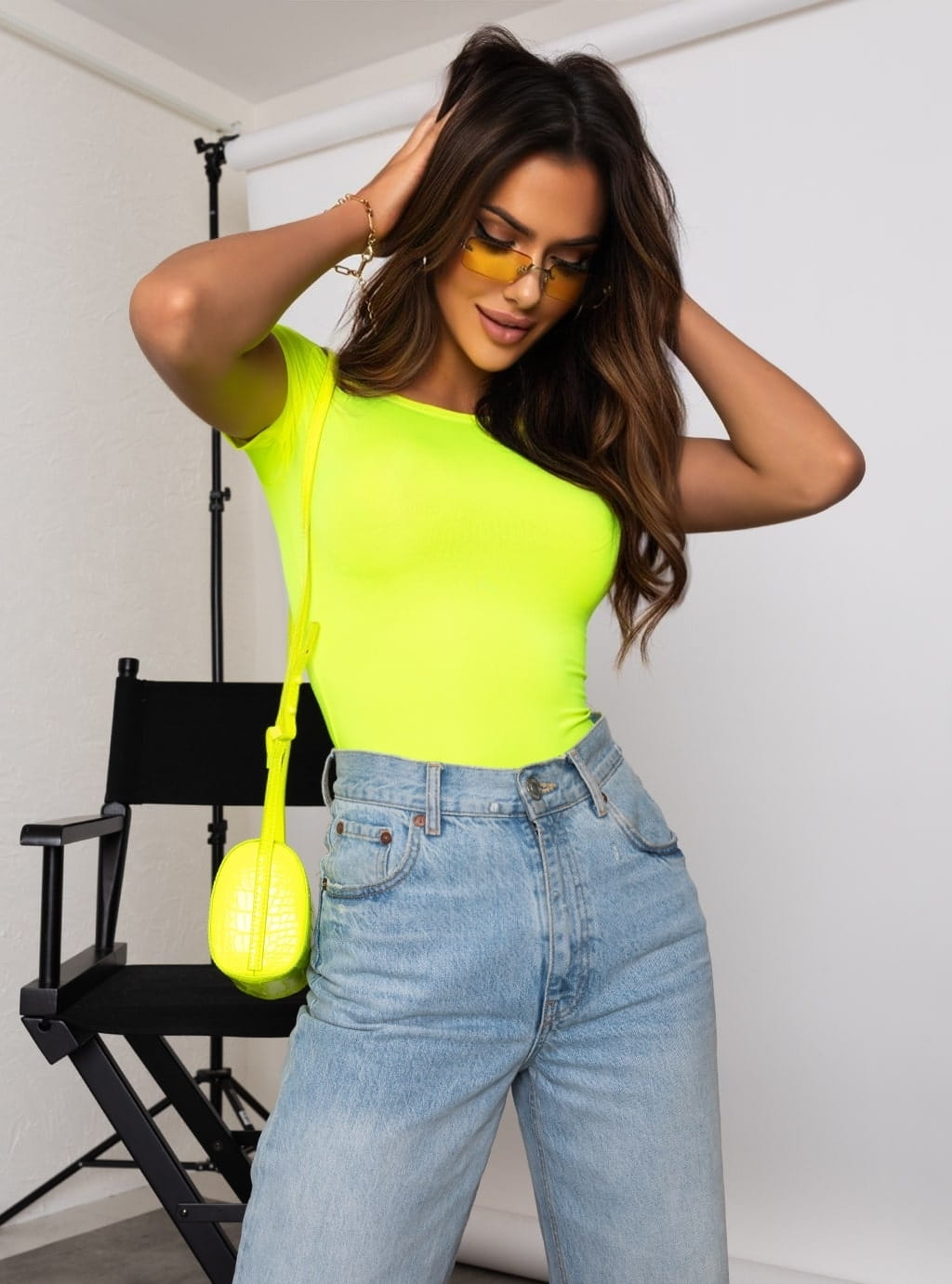 Leena- dopasowana bluzka z lycry z dekoltem typu hiszpanka- neon yellow 8