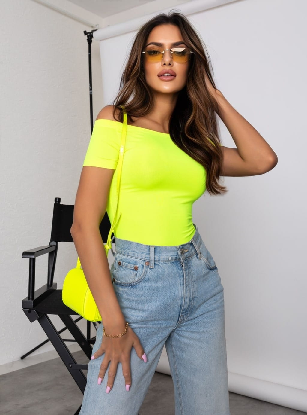 Leena- dopasowana bluzka z lycry z dekoltem typu hiszpanka- neon yellow 11