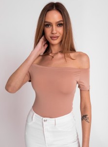 Leena- dopasowana bluzka z lycry z dekoltem typu hiszpanka- beż