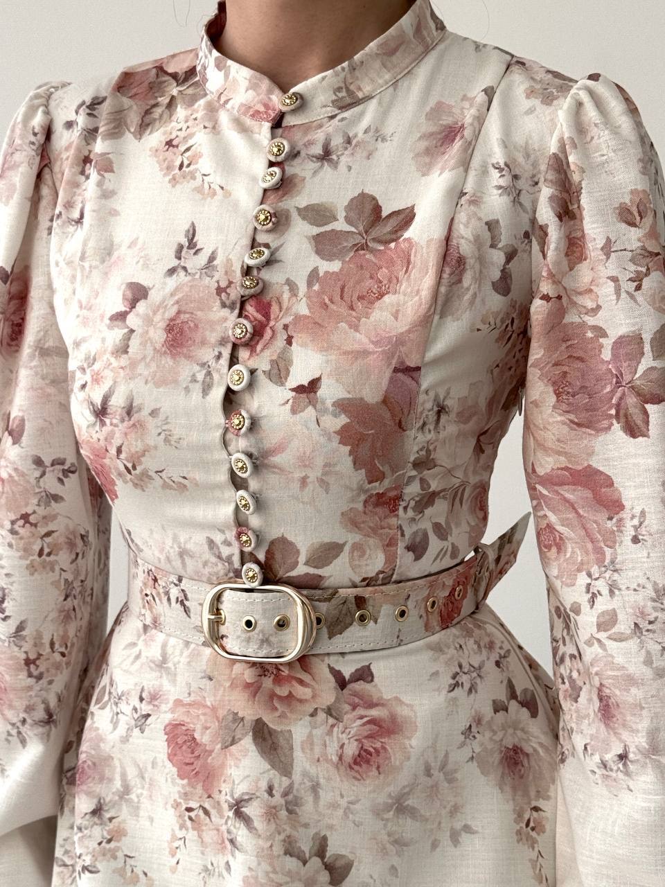Sukienka w kwiaty Roses All Over kremowa 7