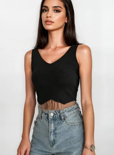 DIAMOND- krótki top na ramiączkach z asymetrycznymi frędzlami  - czarny