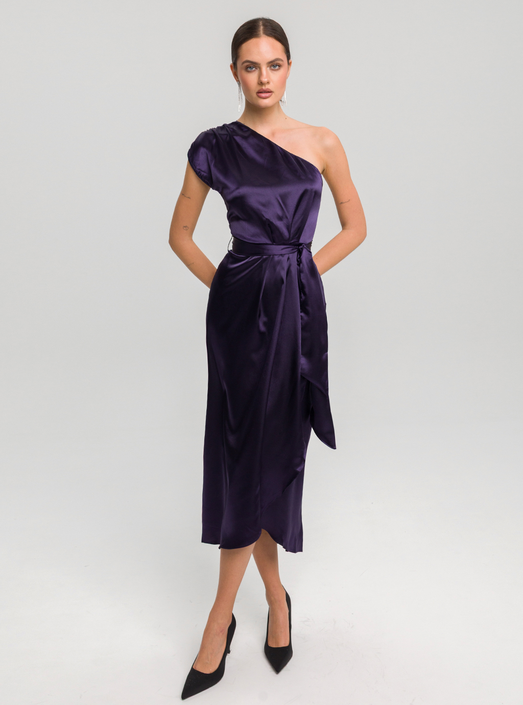 Sukienka Amethyst – Satynowa Asymetria z Klasą