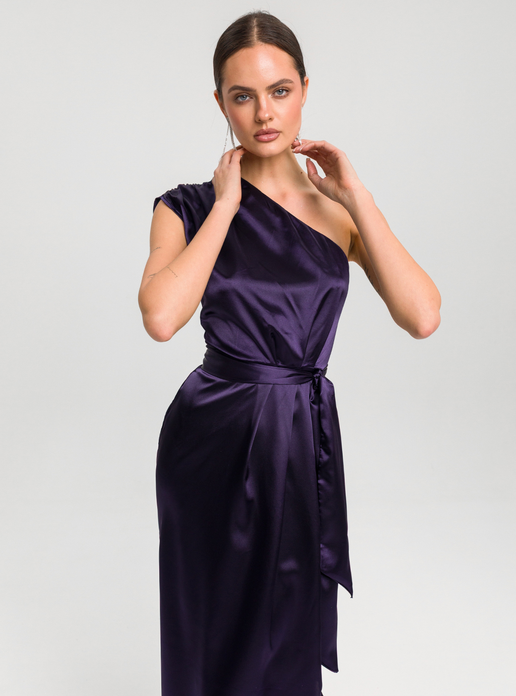 Sukienka Amethyst – Satynowa Asymetria z Klasą 3