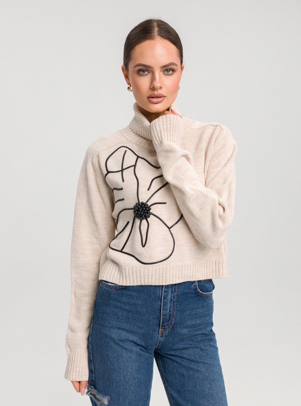 Sweter Fleur – Styl i Komfort w Kwiatowym Wydaniu