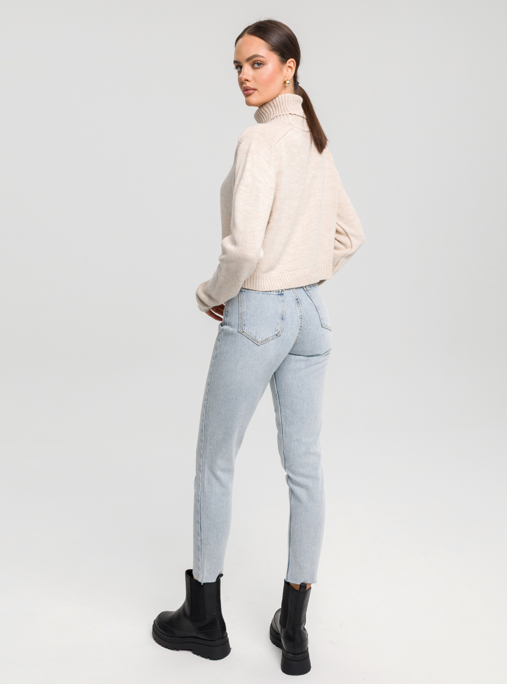 Sweter Fleur – Styl i Komfort w Kwiatowym Wydaniu 8