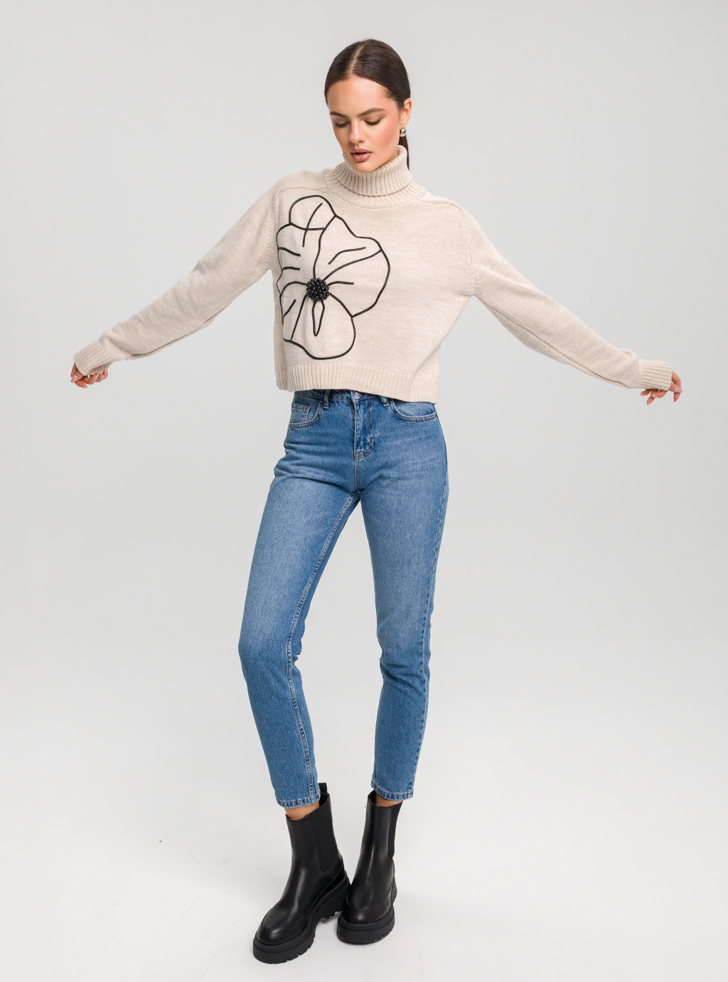 Sweter Fleur – Styl i Komfort w Kwiatowym Wydaniu 10