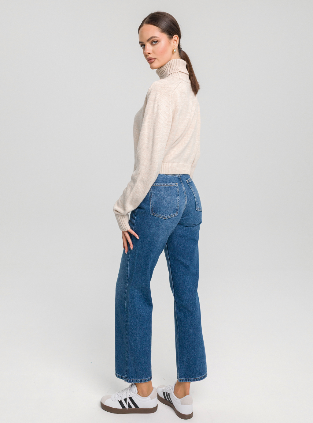 Sweter Fleur – Styl i Komfort w Kwiatowym Wydaniu 14
