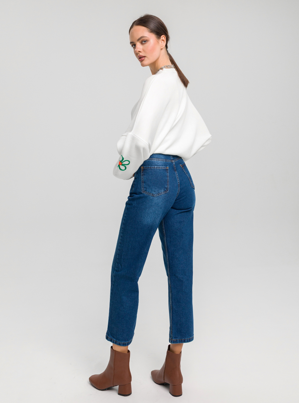 Sweter Daisy –  Kwiatowy Akcent w Twojej Szafie 7