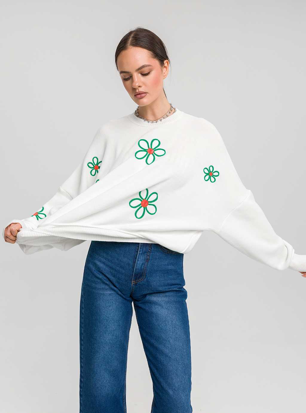 Sweter Daisy –  Kwiatowy Akcent w Twojej Szafie 2