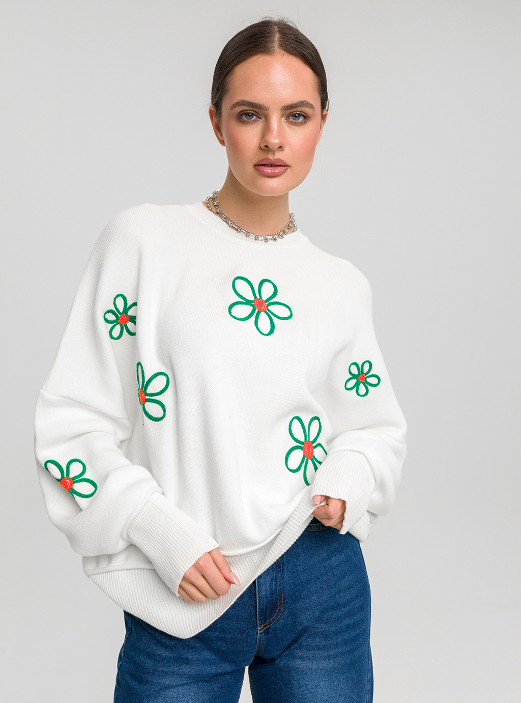 Sweter Daisy –  Kwiatowy Akcent w Twojej Szafie