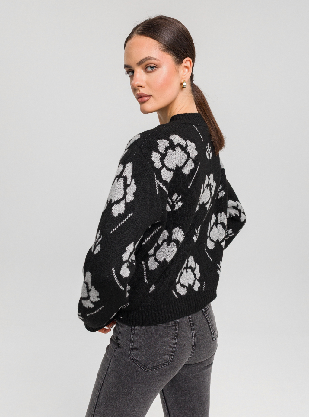 Sweter Bloom – czarny kardigan w kwiaty 5