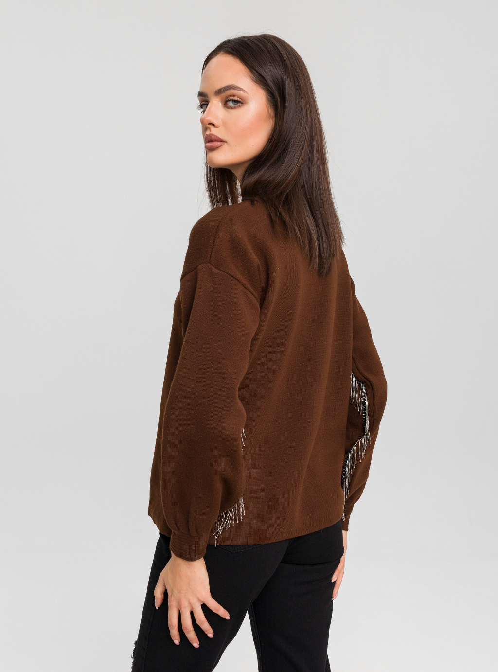 Sweter Dakota – brązowy sweter z ozdobnymi frędzlami 3