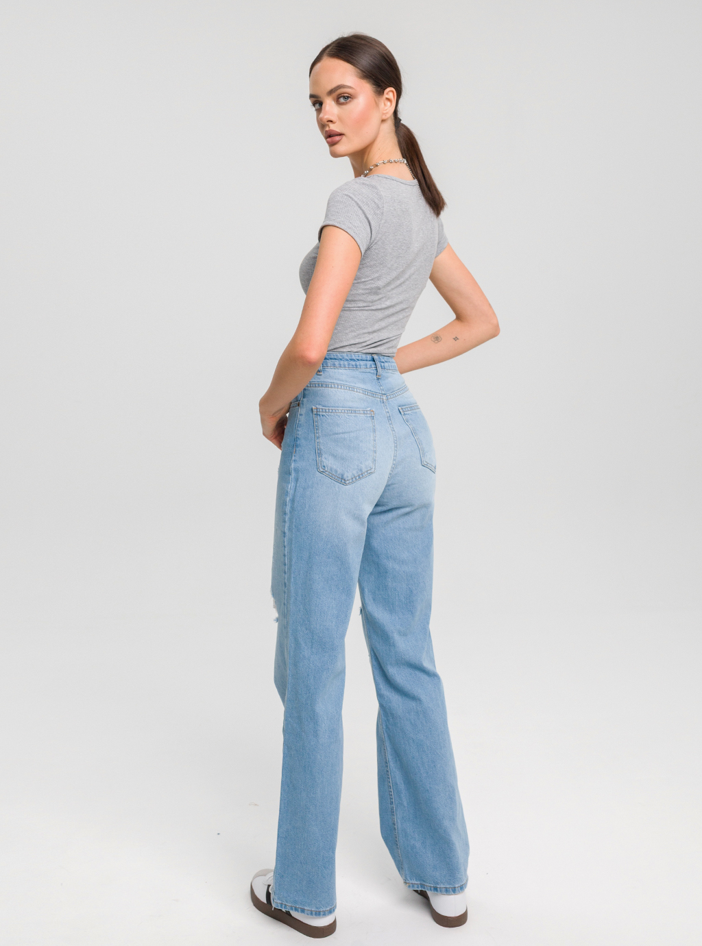 Jasne jeansy z przetarciami 3987 4