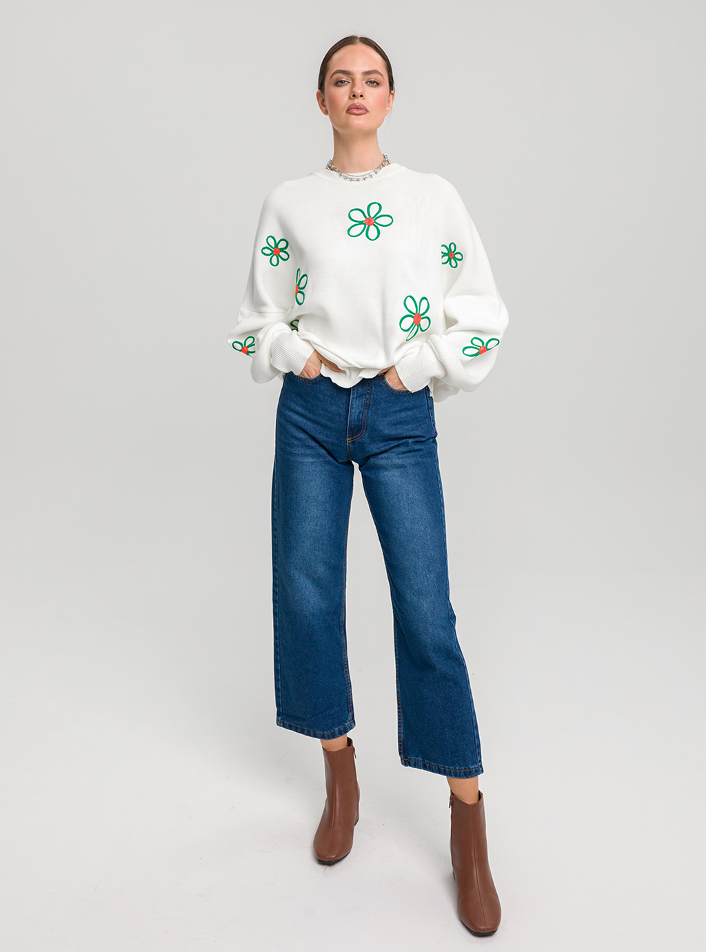 Jeansy damskie 7148 z bawełny – proste nogawki crop 2