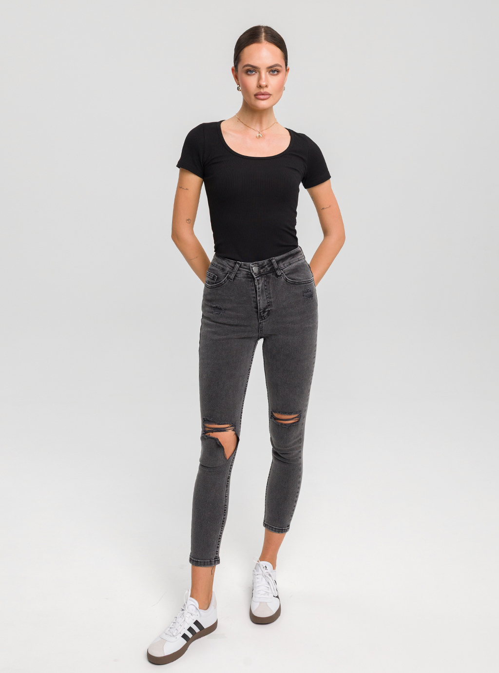 Jeansy damskie 4560 – czarne skinny z przetarciami 3