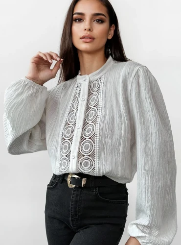 DEMA - bluzka z długim rękawem i koronkowym haftem - biała