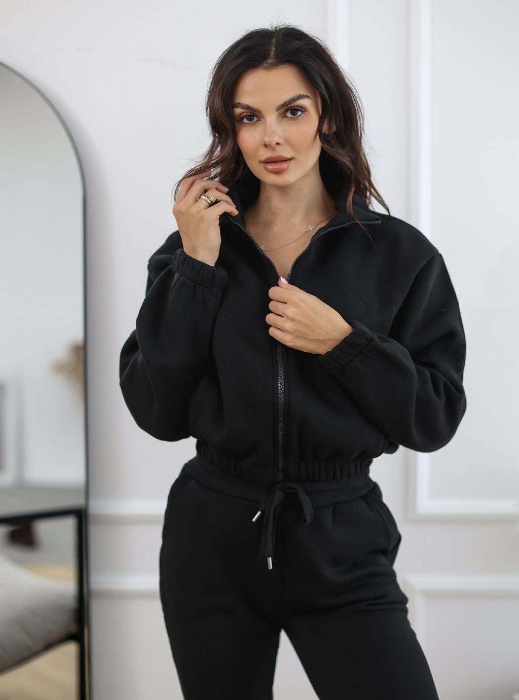 Bluza krótka ZIP z suwakiem i ze stójką kolor czarny