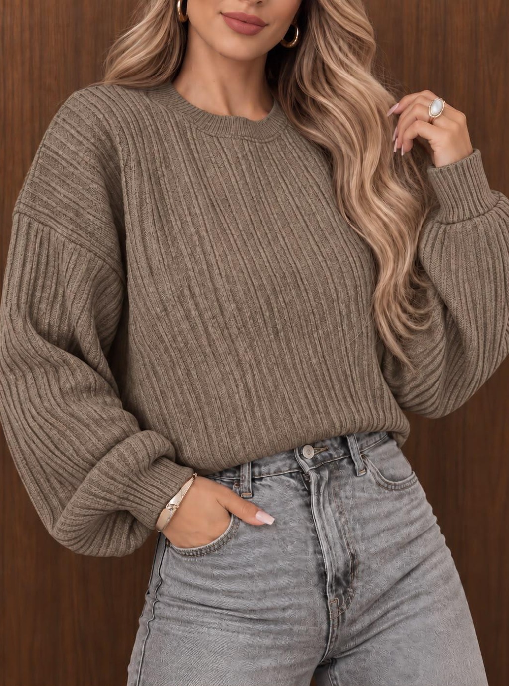 Comfy - sweter damski oversize z prążkowanej dzianiny z długim rękawem - ciemny beż 3