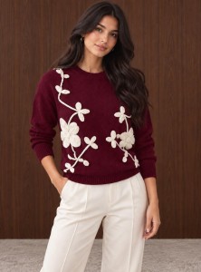 Flower - sweter damski z kwiatowym motywem z długim rękawem - bordowy
