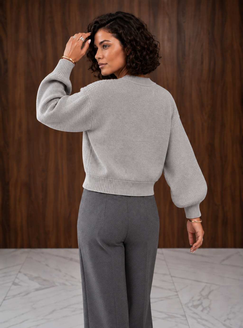Flower - sweter damski z kwiatowym motywem z długim rękawem - szary 2