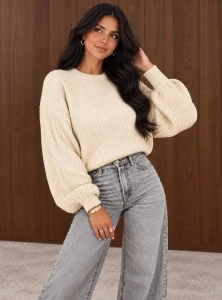 Comfy - sweter damski oversize z prążkowanej dzianiny z długim rękawem - écru