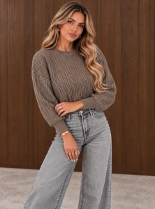 Comfy - sweter damski oversize z prążkowanej dzianiny z długim rękawem - ciemny beż