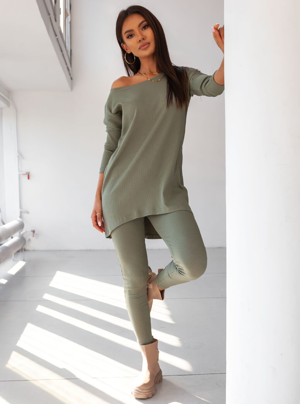 Kate - asymetryczna tunika z prążkowej dzianiny -  khaki  4