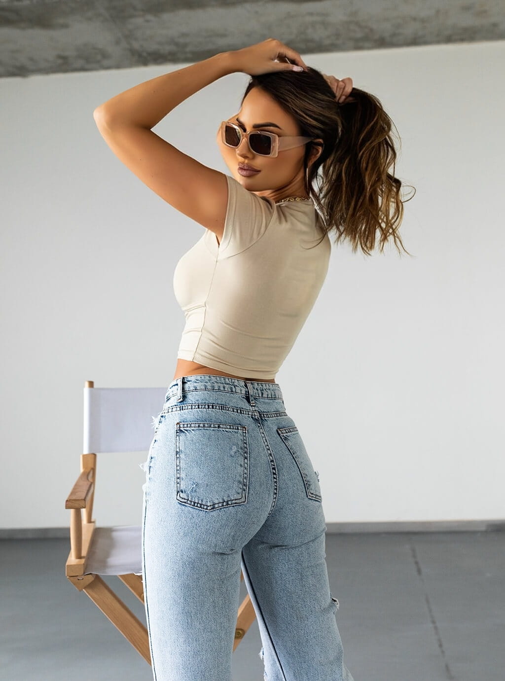 Viktoria- krótka bluzka z ozdobnym przeszyciem pod biustem- beż  12