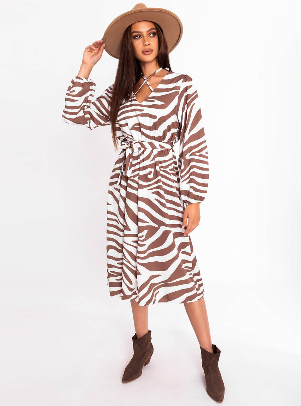 Fortana- sukienka midi z ozdobnym wiązaniem na dekolcie, print zebra- mocca  12